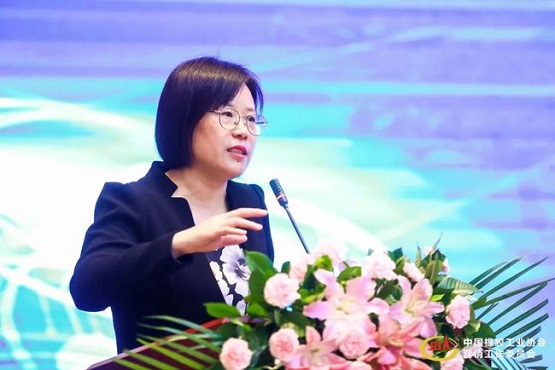 中國(guó)橡膠工業(yè)協(xié)會(huì)會(huì)長(zhǎng) 徐文英