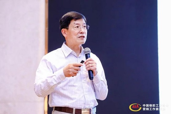 中國(guó)汽車工業(yè)協(xié)會(huì)顧問 顧翔華