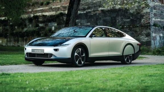 首款太陽(yáng)能電動(dòng)車配備普利司通定制輪胎