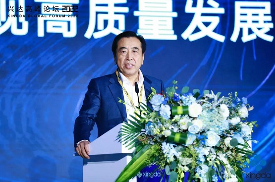 國(guó)家橡膠與輪胎工程技術(shù)研究中心主任、中國(guó)橡膠工業(yè)協(xié)會(huì)主席團(tuán)企業(yè)執(zhí)行主席、賽輪集團(tuán)董事長(zhǎng)袁仲雪