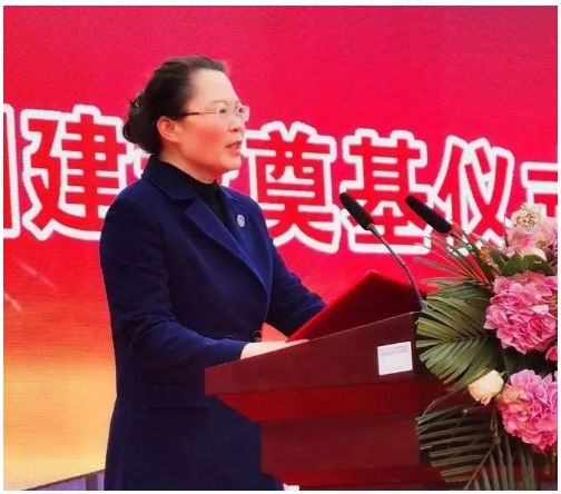 　王荔表示，在輪胎界，該項目將實現(xiàn)高質(zhì)、低耗、綠色高科技新型產(chǎn)業(yè)的目標。