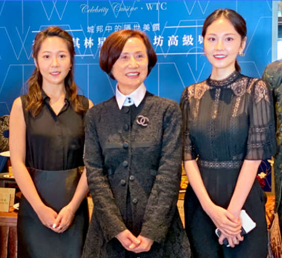 中間站立者為林君穎，右一為侯嘉騏
