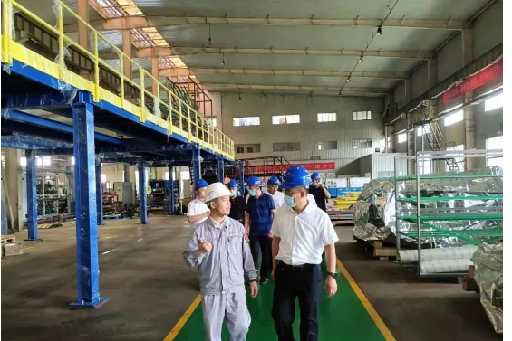 團(tuán)到廣西汽車集團(tuán)桂林新能源基地、桂林橡膠設(shè)計(jì)院有限公司、桂林橡膠機(jī)械有限公司等企業(yè)，實(shí)地考察