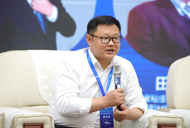 江蘇省涂料行業(yè)協(xié)會(huì)輪值會(huì)長、蘇州吉人新材料股份有限公司董事長吉富華