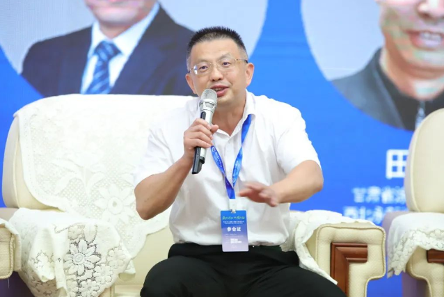 福建省涂料工業(yè)協(xié)會會長、廈門惠宇化工貿(mào)易有限公司董事長施義民