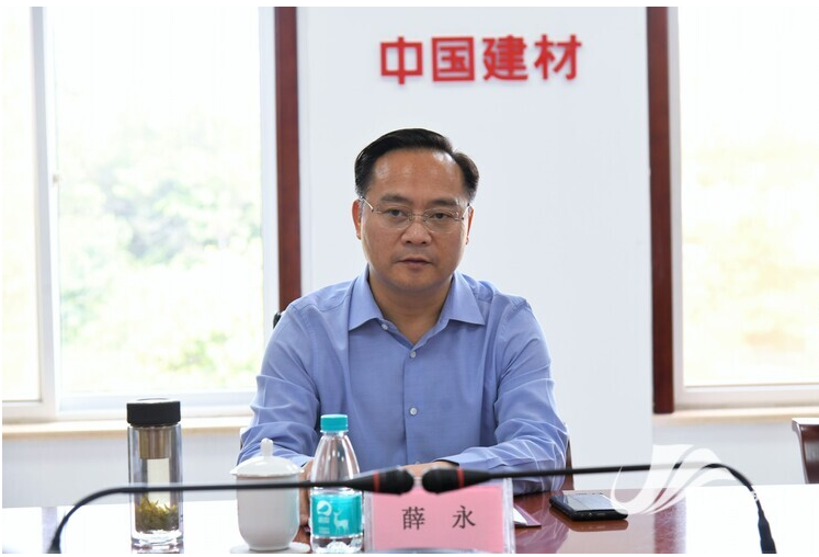 薛永鼓勵(lì)企業(yè)抓住市場(chǎng)機(jī)遇，抓好生產(chǎn)經(jīng)營(yíng)，快馬加鞭、只爭(zhēng)朝夕，加快發(fā)展壯大。同時(shí)，針對(duì)外地貨物運(yùn)輸車輛，要嚴(yán)格落實(shí)疫情防控各項(xiàng)措施，確保生產(chǎn)安全穩(wěn)定。屬地及有關(guān)部門要做好項(xiàng)目跟蹤服務(wù)，全力推動(dòng)項(xiàng)目二期早建成早投產(chǎn)早達(dá)效。