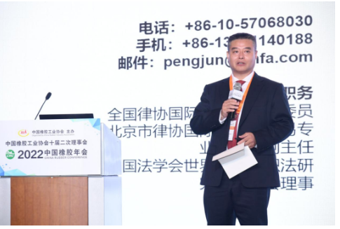 　彭俊把RCEP放在目前國際經(jīng)貿(mào)規(guī)則競爭和博弈的整體態(tài)勢中進行分析，闡明其對貨物貿(mào)易、服務貿(mào)易和投資的作用，從而深入淺出地說明了RCEP與企業(yè)發(fā)展的關系。