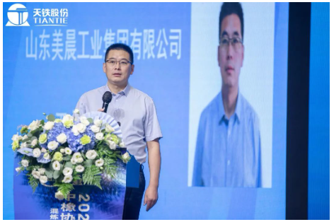 橡膠制品分會第九屆理事長王永剛作工作報告