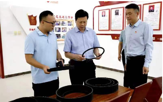 市、縣兩級人民法院領(lǐng)導(dǎo)到金久龍實業(yè)有限公司開展萬人助萬企活動