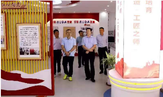 9月7日開封市中級人民法院黨組成員、副院長王劍，尉氏縣人民法院黨組書記、院長王學慶帶領(lǐng)有關(guān)人員到金久龍實業(yè)有限公司開展萬人助萬企活動。