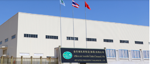 　金世緣踐行“一帶一路”倡議，積極“走出去”全球化布局，在原料來(lái)源地泰國(guó)羅勇府建設(shè)了占地4.5萬(wàn)多平方米的生產(chǎn)基地。