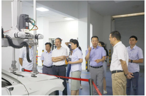 寧波市科技局黨組成員、副局長(zhǎng)陳善福蒞臨建新考察調(diào)研，寧波市科技局平臺(tái)合作處處長(zhǎng)陳靈麗，市場(chǎng)監(jiān)督管理局知識(shí)產(chǎn)權(quán)發(fā)展處副處長(zhǎng)金燕，生產(chǎn)力促進(jìn)中心主任林宏權(quán)，寧?？h科技局局長(zhǎng)應(yīng)利勇等一行陪同調(diào)研。建新總裁趙肇豐，黨總支書記、工會(huì)主席陳春學(xué)等接待來(lái)訪領(lǐng)導(dǎo)一行。