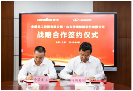 玲瓏輪胎在海內(nèi)外各生產(chǎn)基地同步生產(chǎn)工程機(jī)械用胎，以“就近配貨、就近服務(wù)”的原則，為廣大客戶提供更便捷、更迅速、更全面的差異化、定制化服務(wù)。
