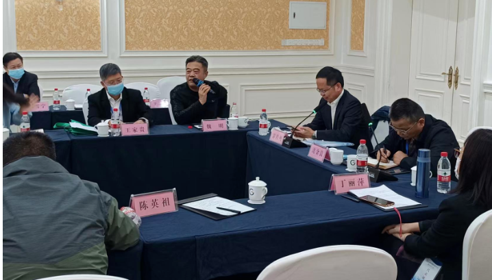 中昊黑元化工研究設(shè)計(jì)院有限公司院長(zhǎng)王家貴、山東聯(lián)科新材料有限公司執(zhí)行董事陳有根，分階段主持了此次會(huì)議。