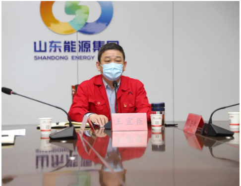 會(huì)議首先傳達(dá)了集團(tuán)公司兩次疫情防控會(huì)議精神和疫情防控明白紙，并就優(yōu)化和調(diào)整防控措施進(jìn)行了全面部署。