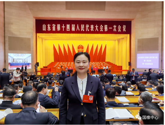 山東省人大代表、軟控股份有限公司副總裁  齊魯巾幗科技創(chuàng)新之星  膠州市“三八”紅旗手 楊慧麗