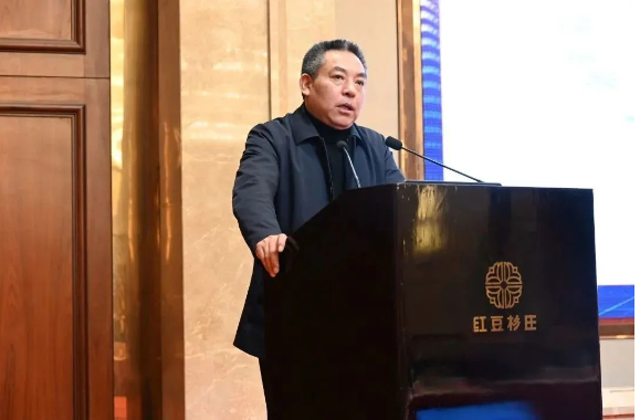 同時，總經(jīng)理程金元也表示，新的一年，公司將以創(chuàng)新為核心、以產品力、渠道力、營銷力為抓手，加速國際化、智能化、綠色化發(fā)展，朝著戰(zhàn)略目標而繼續(xù)努力奮斗。