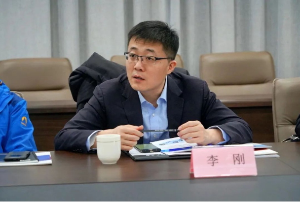 深交所培訓(xùn)中心副主任龔劍表示認(rèn)可華凌穩(wěn)健發(fā)展，腳踏實(shí)地的經(jīng)營理念，希望加強(qiáng)企業(yè)科研創(chuàng)新屬性，抓住注冊制改革的機(jī)遇，申報(bào)上市成功。