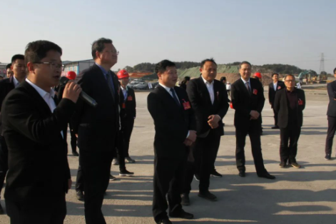 這個(gè)項(xiàng)目是在2022年4月由樂平發(fā)改委立項(xiàng)，總投資20.56億元(含超導(dǎo)電炭黑項(xiàng)目)。一期占地246.86畝，建筑面積4.6萬(wàn)平方米。建設(shè)內(nèi)容包括30000噸/年危廢焚燒線、20000噸/年安全剛性填埋、10000噸/年物化處理和10000噸/年等離子生產(chǎn)以及爐渣、飛灰相關(guān)資源化綜合利用。建成后，該項(xiàng)目可安全處置《國(guó)家危險(xiǎn)廢物名錄》中所列的46大類危險(xiǎn)廢物。