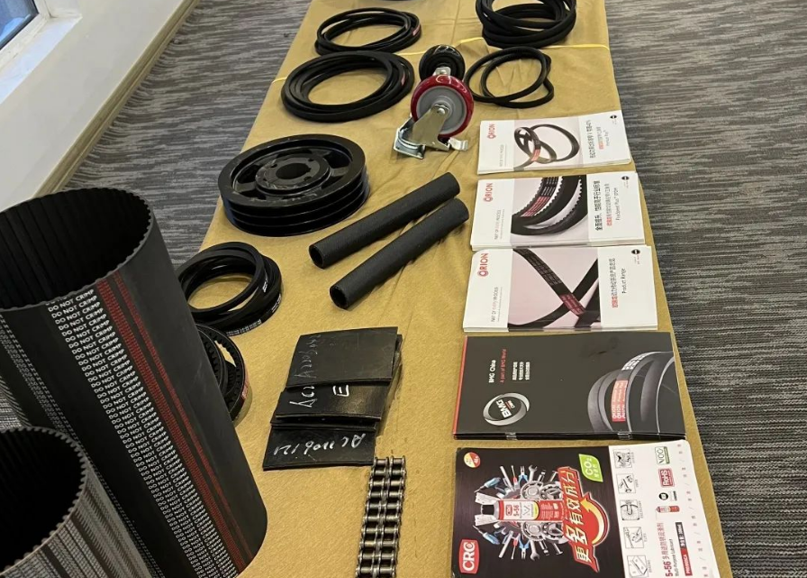 推廣會現(xiàn)場，鳳凰智造研究院詳細(xì)介紹了三力士高性能帶產(chǎn)品，為大家提供了更好的了解和認(rèn)識。同時(shí)，BMG應(yīng)用工程師樊強(qiáng)介紹了工業(yè)品產(chǎn)品，讓大家對皮帶之外的其他工業(yè)品更加滲透。