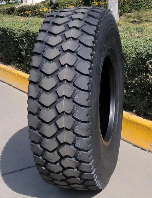 延長橡膠公司發(fā)布了一款備重點配套產(chǎn)品445/80R25規(guī)格輪胎，該輪胎是一款高承載、高速度級的越野輪胎，單胎載重可達7噸，速度可滿足120km/h，為車輛提供了高承載性、高機動性。