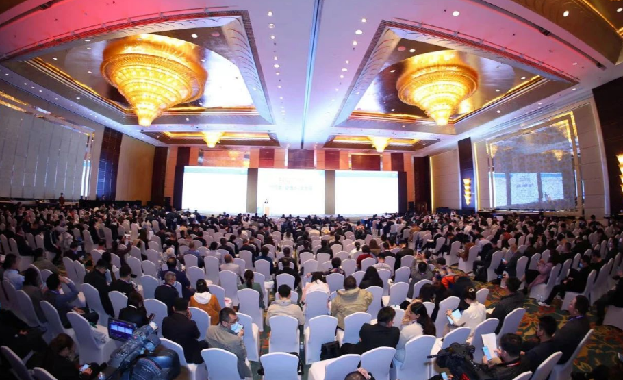 現(xiàn)場還發(fā)布了“2023年度中國橡膠工業(yè)百強(qiáng)企業(yè)，以及誠信輪胎經(jīng)銷商、誠信橡膠貿(mào)易商、誠信橡膠產(chǎn)業(yè)服務(wù)商”名單。
