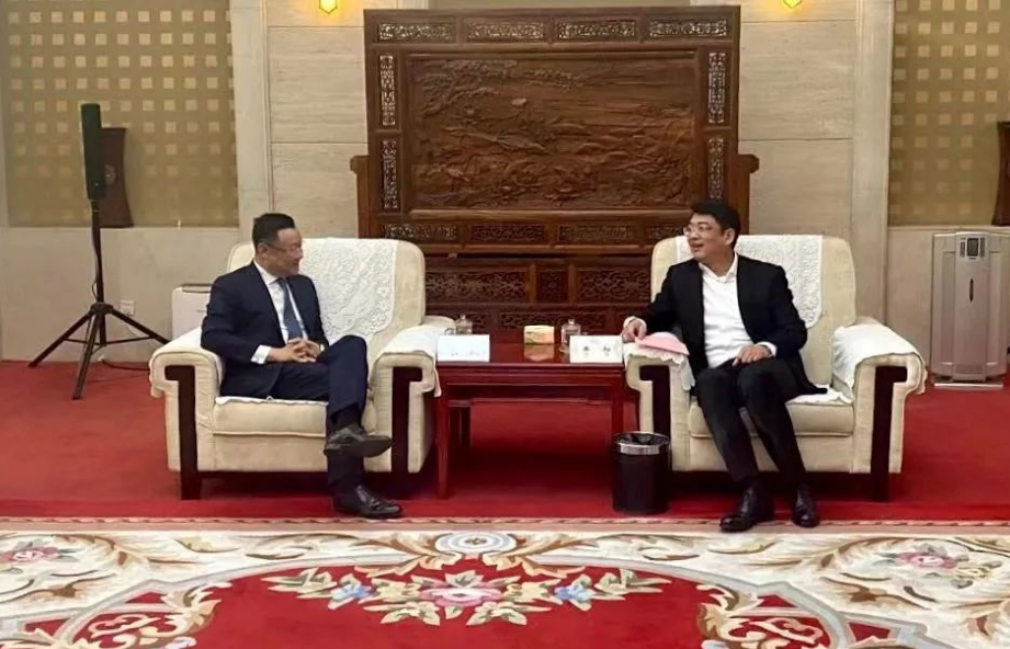 卡博特公司全球執(zhí)行副總裁、高性能材料業(yè)務(wù)全球總裁、亞太區(qū)總裁朱戟等一行專程拜會(huì)了邳州市市委書記曹智等有關(guān)領(lǐng)導(dǎo)，雙方就加強(qiáng)卡博特在邳州市的發(fā)展等情況作了充分的交流。