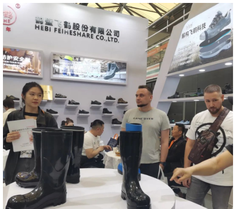 鶴壁飛鶴公司展現(xiàn)實(shí)力，多款新品吸引勞保會(huì)客戶關(guān)注！