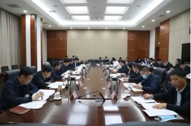 4月21日，廣饒縣十三屆縣委第43次常委會(huì)會(huì)議召開(kāi)。會(huì)議聽(tīng)取了第十三屆中國(guó)(廣饒)國(guó)際橡膠輪胎暨汽車配件展覽會(huì)籌備工作情況匯報(bào)。