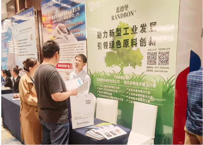藍(lán)德堡的水性工業(yè)乳液產(chǎn)品廣泛應(yīng)用于普通鋼結(jié)構(gòu)、集裝箱、軌道交通、石化、工程機(jī)械、風(fēng)電、橋梁、船舶、水性木器漆、防火涂料、水性地坪漆等多個領(lǐng)域。此外，藍(lán)德堡還提供一般工業(yè)防護(hù)涂料、水性木器漆、車輛工程及設(shè)備、工業(yè)防腐涂料、軌道交通、水性集裝箱等解決方案，為客戶提供全方位的技術(shù)支持。