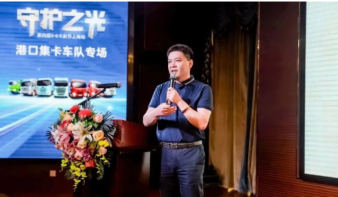 在活動(dòng)中，雙錢輪胎市場發(fā)展部的錢志強(qiáng)發(fā)表了致辭，分享了雙錢輪胎百年的發(fā)展歷程和品牌的文化理念。他強(qiáng)調(diào)，雙錢輪胎通過智能化工廠和數(shù)字化賦能生產(chǎn)工藝，不僅在國內(nèi)市場上取得了成功，還邁向了國際市場。憑借先進(jìn)的輪胎研發(fā)體系和前沿的新材料應(yīng)用，雙錢輪胎在商用車、乘用車、工程機(jī)械車輛等領(lǐng)域提供覆蓋全面的產(chǎn)品，滿足不同場景下的輪胎需求。