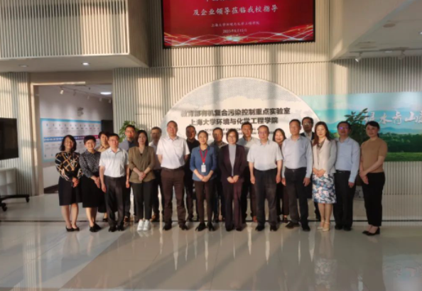 此次上海大學(xué)與中國(guó)橡膠工業(yè)協(xié)會(huì)輪胎分會(huì)的戰(zhàn)略合作簽約儀式為兩者的合作關(guān)系奠定了堅(jiān)實(shí)的基礎(chǔ)。雙方的交流與合作將進(jìn)一步推動(dòng)橡膠行業(yè)的環(huán)境保護(hù)和技術(shù)創(chuàng)新，促進(jìn)產(chǎn)業(yè)鏈和創(chuàng)新鏈的深度融合，為橡膠行業(yè)的可持續(xù)發(fā)展注入更多動(dòng)力。