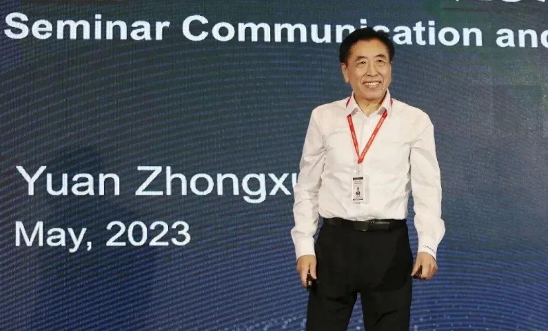 研討會的最后，國橡中心主任袁仲雪發(fā)表了主旨演講。他表示，國橡中心將加速推進全球化戰(zhàn)略，落實本土化運營，并加強行業(yè)內(nèi)戰(zhàn)略合作，以創(chuàng)新為驅(qū)動，促進產(chǎn)業(yè)鏈優(yōu)化升級。