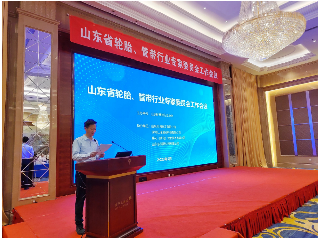 與此同時，還召開了山東省輪胎、管帶行業(yè)專家委員會工作會議，并舉行了技術(shù)交流論壇。通過舉辦這樣的培訓(xùn)活動，有助于幫助橡膠行業(yè)企業(yè)了解和掌握當(dāng)前貿(mào)易摩擦的新動向，積極應(yīng)對新的挑戰(zhàn)，推動山東省橡膠產(chǎn)業(yè)實現(xiàn)對外貿(mào)易的高質(zhì)量發(fā)展。