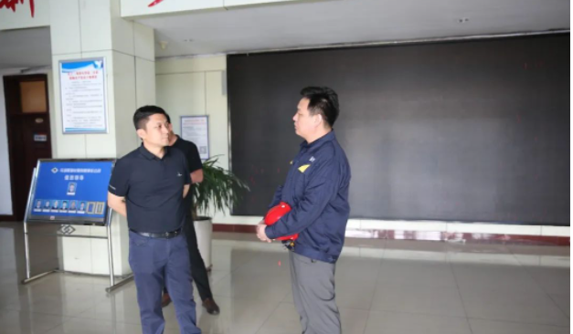 白春雷還要求政府相關(guān)部門做好企業(yè)服務保障工作，科學統(tǒng)籌安排，優(yōu)化要素資源分配，精準發(fā)力紓困解難，助推企業(yè)快速發(fā)展。