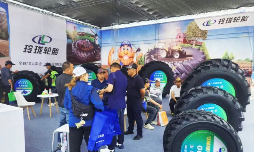 據(jù)了解，作為中國最早生產(chǎn)農(nóng)業(yè)輪胎的企業(yè)之一，玲瓏輪胎擁有專業(yè)的技術(shù)研發(fā)團(tuán)隊(duì)，涵蓋結(jié)構(gòu)設(shè)計(jì)、配方設(shè)計(jì)和設(shè)備研究等領(lǐng)域，形成了拖拉機(jī)、聯(lián)合收割機(jī)、中耕、工業(yè)用途和拖車五大系列產(chǎn)品。憑借高質(zhì)量、高性能和高適應(yīng)性的產(chǎn)品特性，以及安全、省錢、省心的產(chǎn)品服務(wù)體系，玲瓏輪胎與國內(nèi)外各大機(jī)械廠建立了長期合作關(guān)系，并為農(nóng)業(yè)領(lǐng)域的智能化和科技化發(fā)展做出了持續(xù)貢獻(xiàn)。