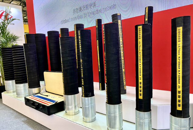據(jù)了解，我國自主品牌正處于快速擴張、蓬勃發(fā)展階段，并積極引領著全球范圍內(nèi)的產(chǎn)業(yè)變革。作為一家早期布局海外市場的中國橡膠軟管制造企業(yè)之一，利通科技積極響應國家的“走出去”戰(zhàn)略，不斷加大對海外市場的開拓力度，推動國際業(yè)務向上發(fā)展。