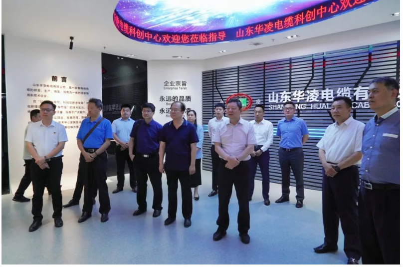 軌道交通集團(tuán)外部董事楊承林、周有志、王曉軍、李利平、胡安洪，濟(jì)南軌道交通集團(tuán)黨委委員、副總經(jīng)理盧慶亮，資產(chǎn)管理公司副總經(jīng)理劉迎展等蒞臨山東華凌電纜有限公司進(jìn)行調(diào)研交流。這次調(diào)研旨在深入了解華凌電纜在電纜行業(yè)的發(fā)展情況及其在核電、軌道交通、新材料等領(lǐng)域的成就和貢獻(xiàn)。