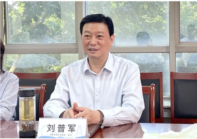 劉普軍會(huì)長(zhǎng)首先代表中國(guó)涂料工業(yè)協(xié)會(huì)熱烈歡迎邵景良主任一行的到來(lái)。他表示，中國(guó)·濮陽(yáng)綠色涂料產(chǎn)業(yè)園為整個(gè)行業(yè)樹立了榜樣，其經(jīng)驗(yàn)值得全國(guó)范圍推廣，共同實(shí)現(xiàn)發(fā)展共贏。