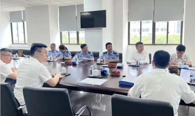 調(diào)研診斷組根據(jù)《商業(yè)秘密保護(hù)管理與服務(wù)規(guī)范評估表》與中瑞公司負(fù)責(zé)人進(jìn)行了溝通了解，并對公司的商業(yè)秘密管理與規(guī)范情況進(jìn)行了初步評估。他們實(shí)地考察了公司的商業(yè)秘密保護(hù)辦公室和研發(fā)中心等重點(diǎn)區(qū)域，針對公司在商業(yè)秘密保護(hù)過程中的問題提出了改進(jìn)意見和建議。