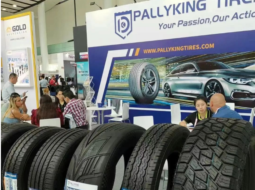 倍力勁輪胎展示了更適合海外市場的產(chǎn)品，包括HP、UHP、SUV、L/T、A/T、ALL-SEASON、WINTER等多個系列，深受眾多客戶青睞。倍力勁輪胎憑借其設(shè)計創(chuàng)新、性能可靠和品質(zhì)過硬的產(chǎn)品贏得了參展客戶的贊譽。