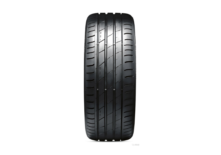 VICTRA SPORT EV輪胎是專為電動(dòng)汽車(chē)開(kāi)發(fā)的，采用高分散的納米技術(shù)和特殊的胎面設(shè)計(jì)，可提升續(xù)航能力。此外，優(yōu)化的表面結(jié)構(gòu)和靜音棉能夠降低滾動(dòng)噪音，提升車(chē)內(nèi)舒適度。創(chuàng)新的胎面設(shè)計(jì)使得VICTRA SPORT EV輪胎能更好地應(yīng)對(duì)電動(dòng)車(chē)輪胎所承受的額外壓力，從而確保其更長(zhǎng)的使用壽命。評(píng)審團(tuán)贊揚(yáng)了該輪胎在設(shè)計(jì)中對(duì)當(dāng)今電動(dòng)汽車(chē)性能要求的考量。