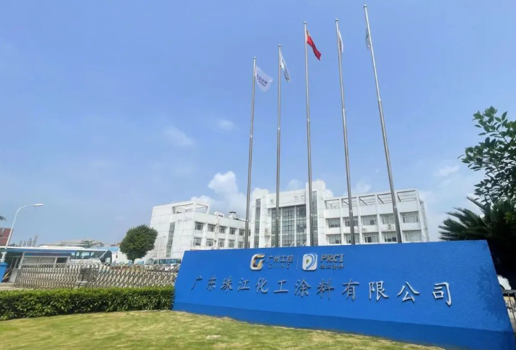 作為中國最早創(chuàng)立的民族涂料企業(yè)之一，珠江涂料具有百年的匠心傳承。經(jīng)過多個歷史時期的發(fā)展和演變，他們形成了防腐涂料系列、建筑涂料系列、印刷油墨系列、膠黏劑系列四大產(chǎn)品體系，并廣泛應(yīng)用于船舶、港機、海上平臺、風電設(shè)備、石化、鋼結(jié)構(gòu)、工程機械、軌道交通、管道等九大領(lǐng)域板塊。
