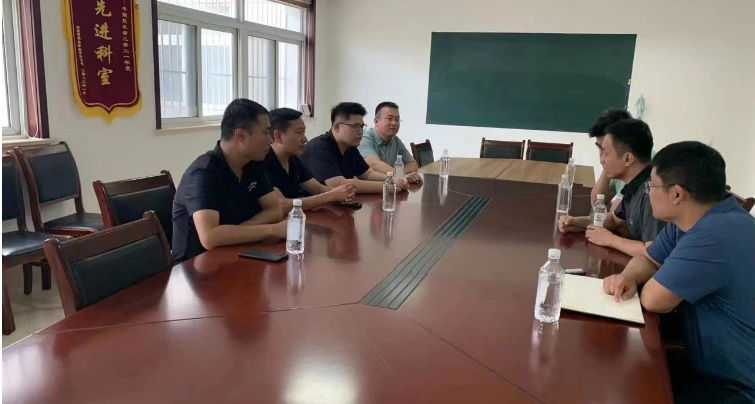 順福昌科研部主任匯報了未來公司產(chǎn)品開發(fā)方向并提到了此次產(chǎn)學(xué)研的融入將大大的促進(jìn)了輪胎的高科技技術(shù)創(chuàng)新，探索新的技術(shù)路線，為新產(chǎn)品的研發(fā)和生產(chǎn)提供了更好的支持和保障。