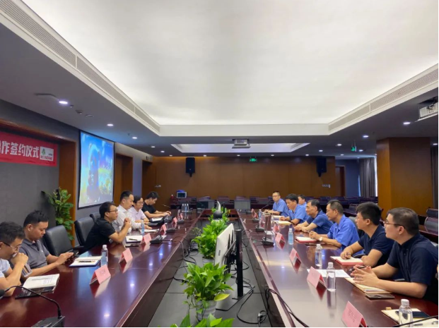 在簽約儀式上，雙方高管進(jìn)行了對后續(xù)合作發(fā)展模式的探討和規(guī)劃。后續(xù)零跑汽車未來的高端車型將嘗試搭載中策橡膠的高端旗艦輪胎產(chǎn)品，雙方致力于打造出國產(chǎn)新能源車配國產(chǎn)輪胎的熱銷車型，為中國新能源汽車事業(yè)貢獻(xiàn)力量。