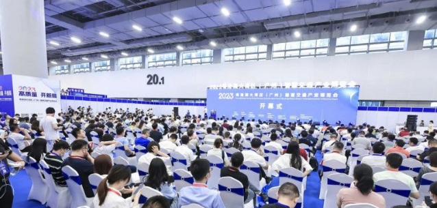 2023粵港澳大灣區(qū)(廣州)智慧交通產(chǎn)業(yè)博覽會于8月24-26日盛大開幕。在這個為期三天的盛會上，城市智慧交通領(lǐng)域的創(chuàng)新與融合成為了焦點。以“高質(zhì)量 開新局”為主題的本次博覽會聚焦于構(gòu)建立體交通產(chǎn)業(yè)生態(tài)，涵蓋了智慧交通、智慧港口、智慧停車、軌道交通、國際客車與新能源車輛等主題。