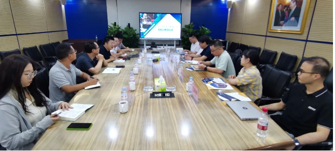 普利司通(無錫)輪胎有限公司副工廠長任斌一行于8月25日訪問了山東奇妙智能科技有限公司。這次跨界交流旨在探索傳統(tǒng)輪胎行業(yè)與工業(yè)AI視覺檢測的結(jié)合，以推動行業(yè)降本增效的發(fā)展。