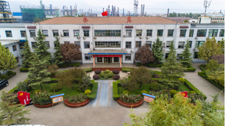 山西永東化工股份有限公司發(fā)布了2023年上半年度報告。報告顯示，今年上半年，永東股份實現(xiàn)營業(yè)收入21.92億元，同比增長9.15%;歸屬于上市公司股東凈虧損433.19萬元，同比由盈轉(zhuǎn)虧;歸屬于上市公司股東的扣除非經(jīng)常性損益凈虧損488.23萬元，同比由盈轉(zhuǎn)虧;基本每股虧損0.0115元/股。