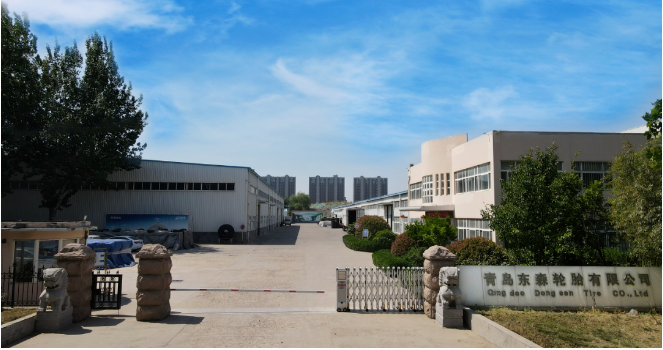 青島東森公司作為山東省最具規(guī)模和品牌優(yōu)勢的輪胎運營服務(wù)商，自2022年開始代理運營海福萊輪胎。他們充分發(fā)揮著在山東輪胎市場深耕20余年的經(jīng)驗，以及倉配和銷售團(tuán)隊的專業(yè)實力。此外，海福萊輪胎在山東市場上的穩(wěn)定耐磨口碑以及新能源車輪胎系列的推出也為他們的成功合作提供了有力支持。
