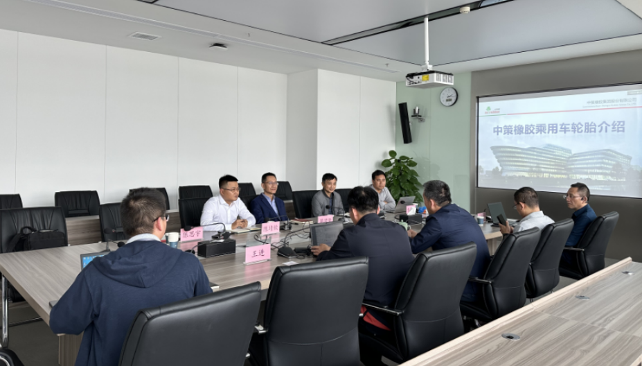 中策橡膠集團股份有限公司高級副總經(jīng)理葛國榮率隊訪問猛士汽車科技有限公司CEO曹總、CMO萬總，雙方在多個領(lǐng)域展開深入合作討論。此次訪問中，葛國榮一行還有機會參觀了猛士汽車工廠，并親自試駕，體驗了猛士917卓越的越野性能。